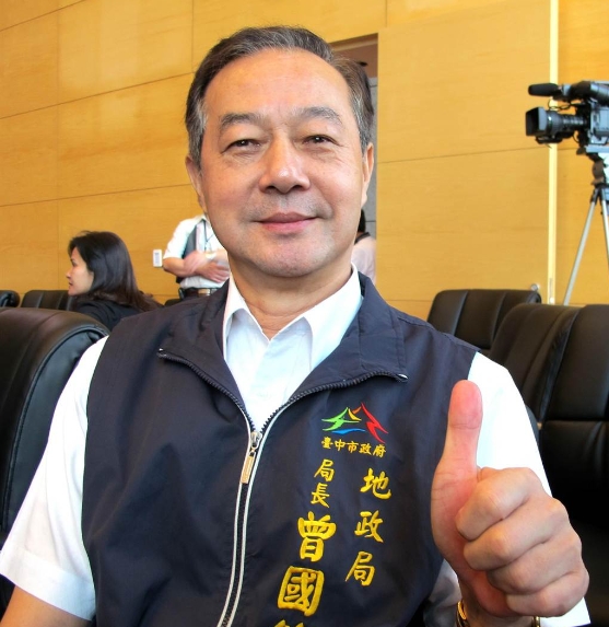 曾國鈞局長上任50天,要管理台中市十一個地所相當不簡單,他決策於千里之外,發出首張派令,巧妙調動人事大力拔擢女性事務官,成功激勵士氣。